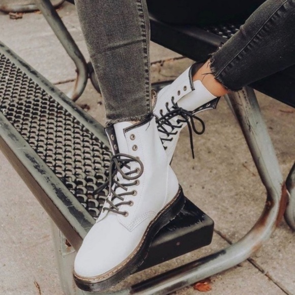 DR. MARTENS Zavala 8-Eyelet Combat Boot women size 9 - Picture 2 of 10